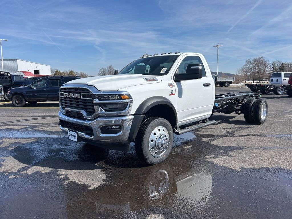 New 2026 RAM 5500 Tradesman AWD/4WD image 3