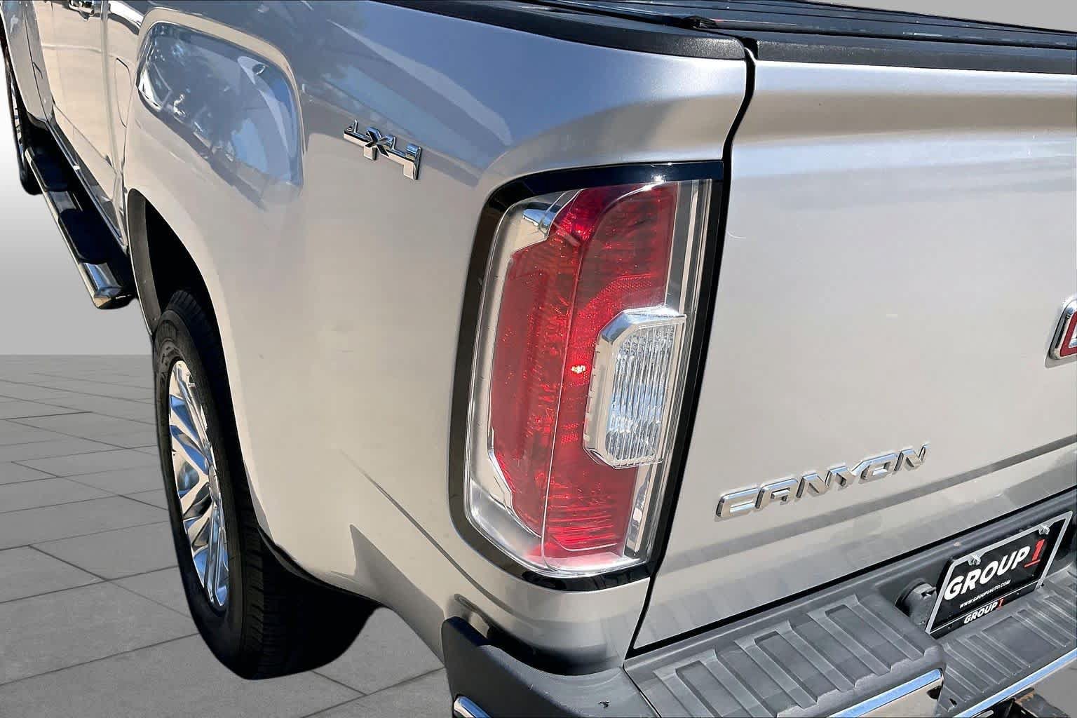 Used 2015 GMC Canyon SLT AWD/4WD image 28