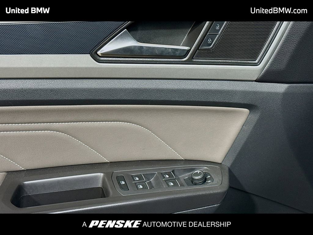 Used 2023 Volkswagen Atlas SEL R-Line AWD/4WD image 3
