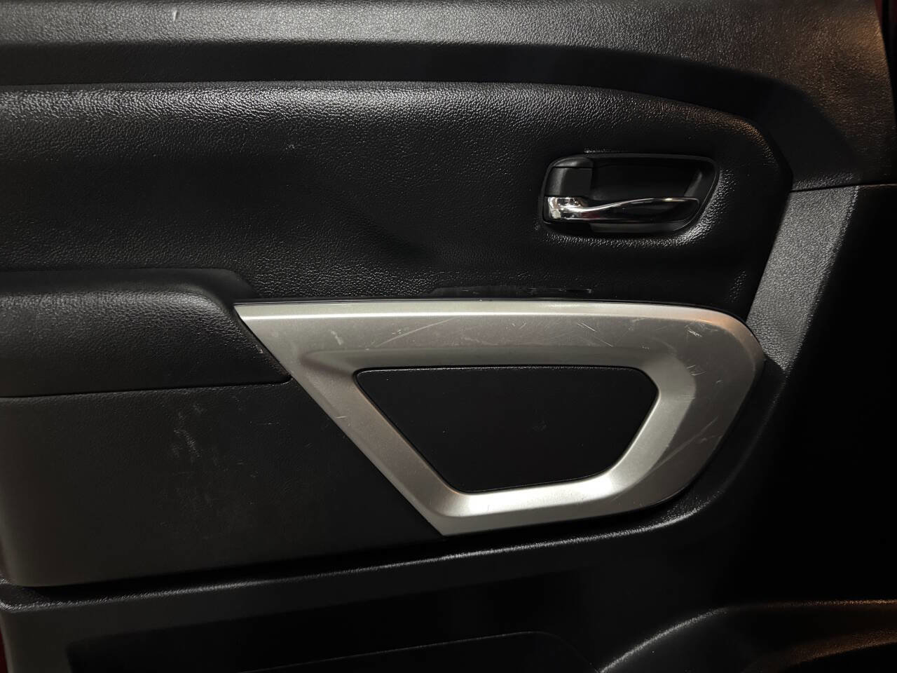 Used 2018 Nissan Titan SV AWD/4WD image 27