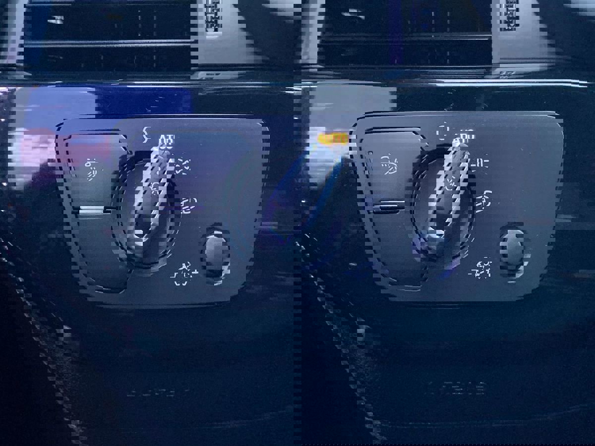 Used 2018 Audi A4 2.0T Premium Plus w/ Premium Plus Package AWD/4WD image 17