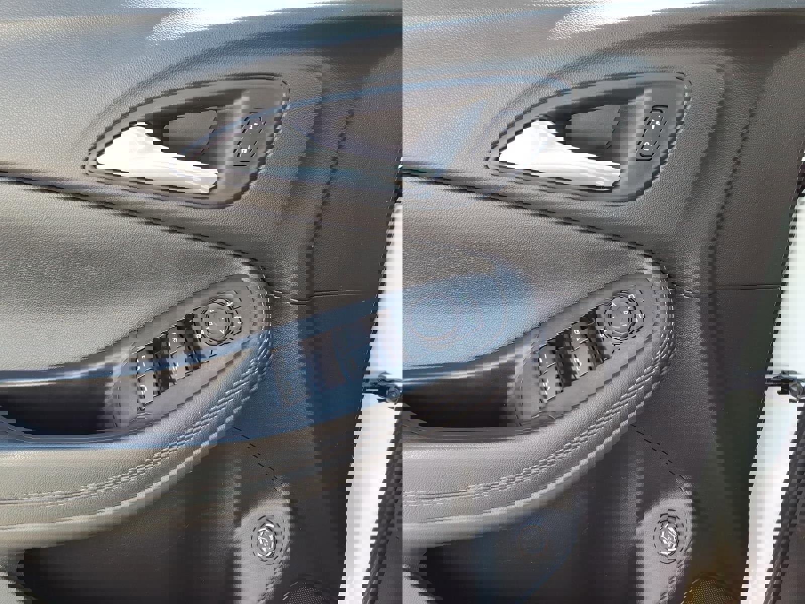 Used 2021 Buick Encore GX Select image 15