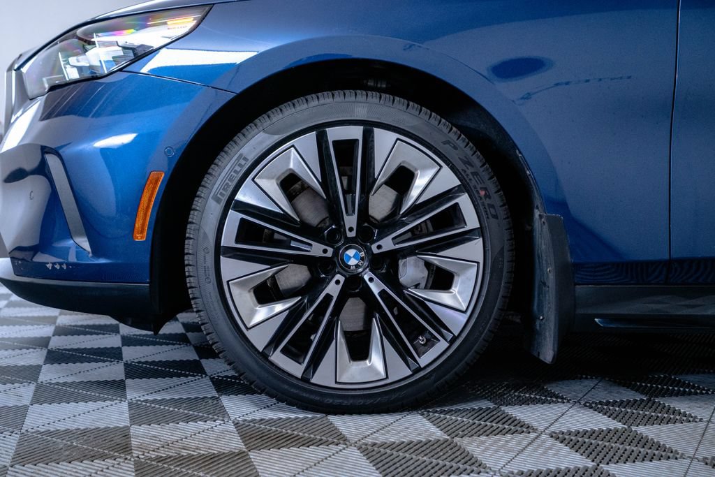 Used 2025 BMW 540i xDrive AWD/4WD image 9