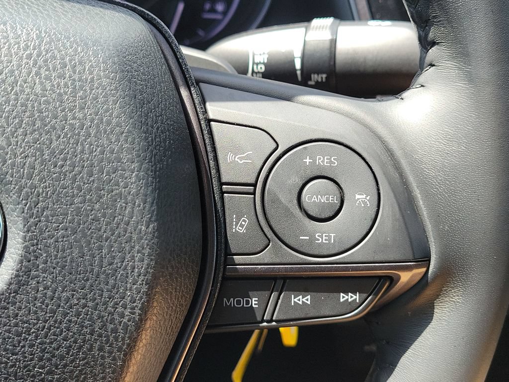 Used 2021 Toyota Camry SE FWD image 11
