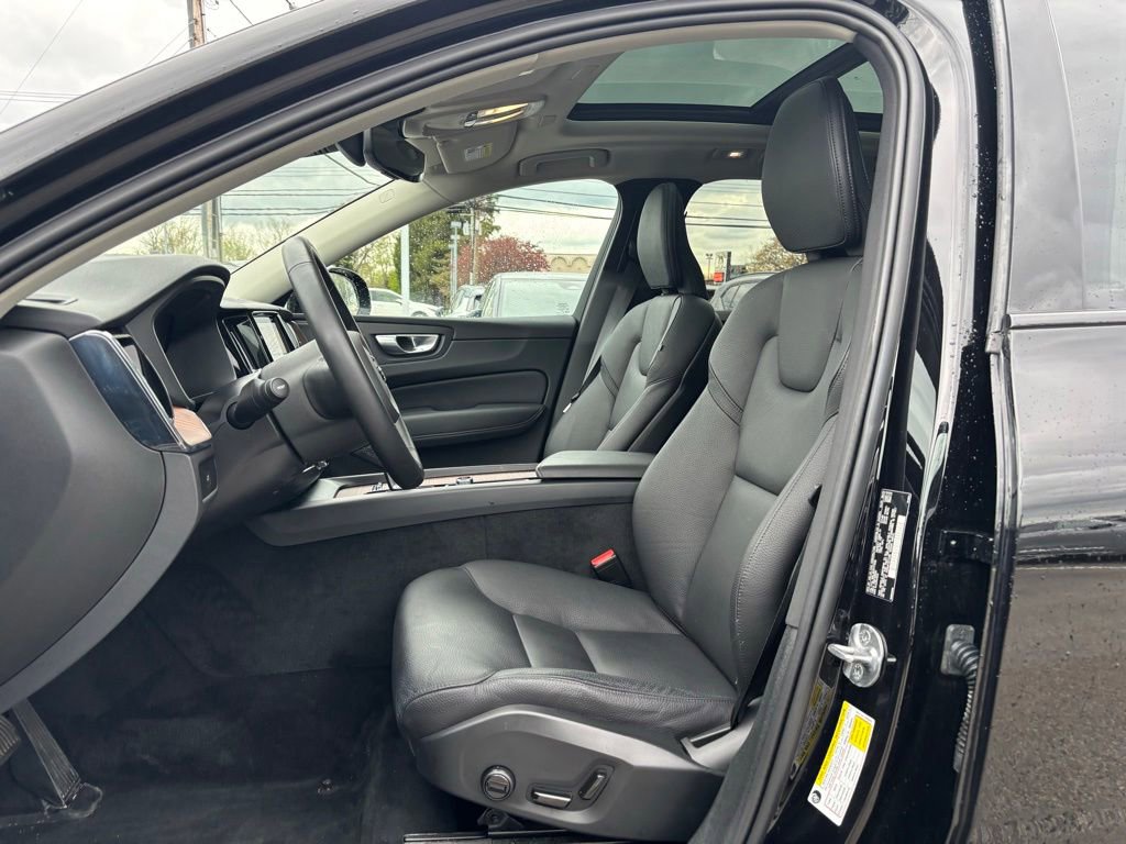 Used 2024 Volvo XC60 B5 Plus w/ Climate Package AWD/4WD image 17