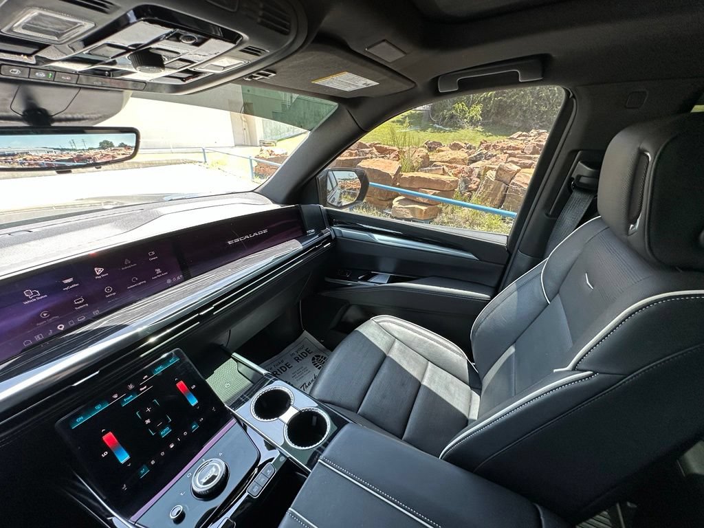Used 2025 Cadillac Escalade Sport RWD image 33