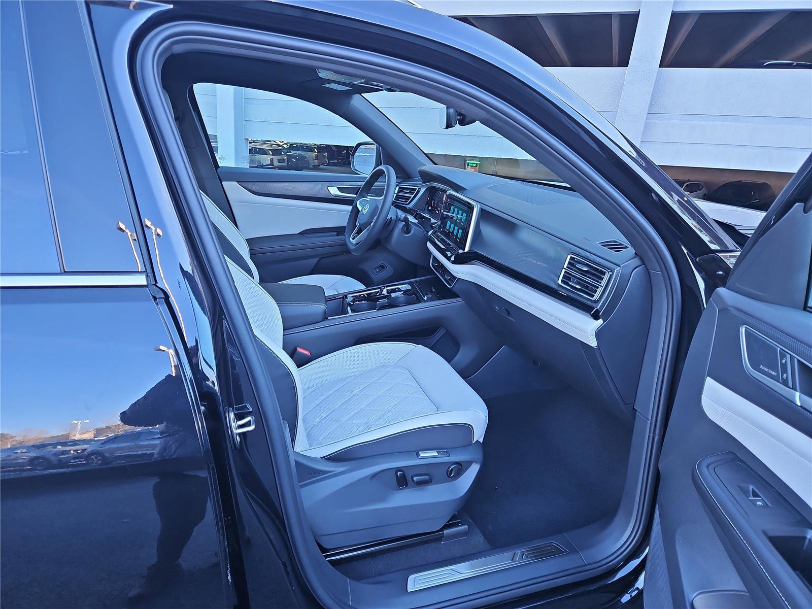 New 2026 Volkswagen Atlas Cross Sport SEL Premium R-Line image 28