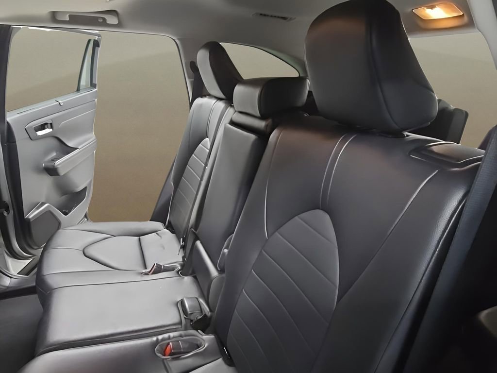 Used 2023 Toyota Highlander Limited image 15
