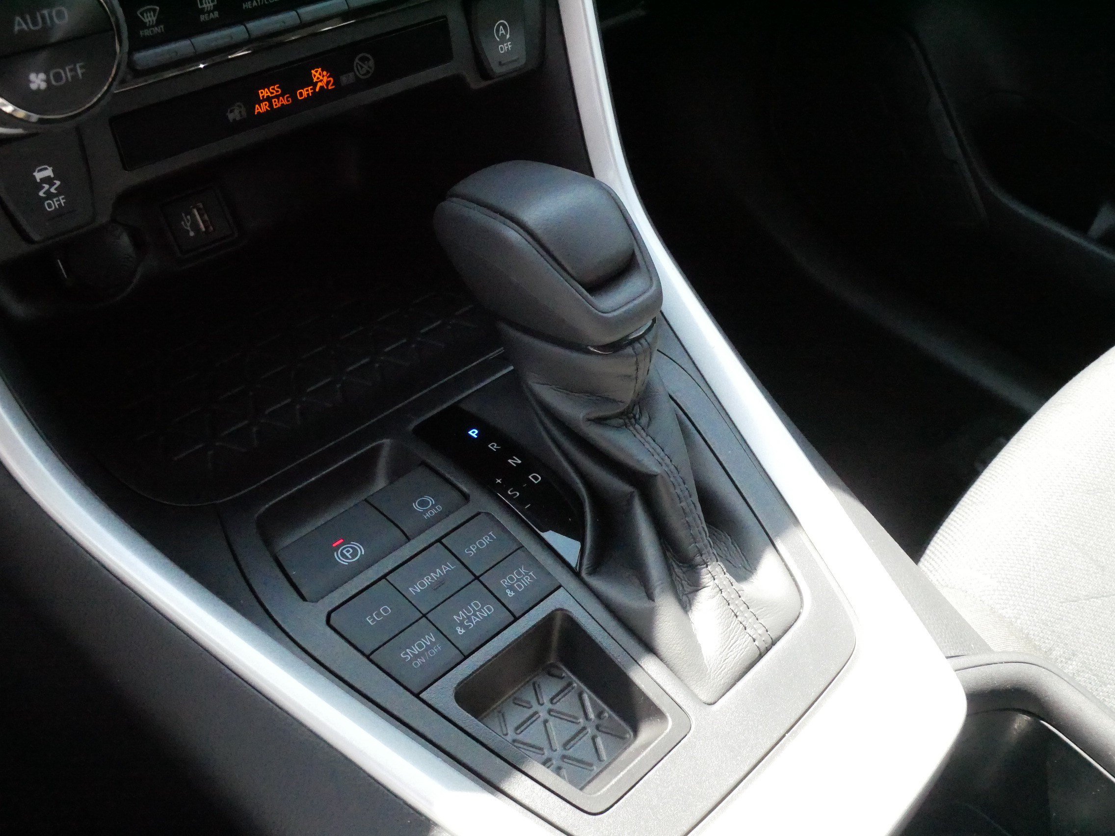 Certified 2025 Toyota RAV4 XLE AWD/4WD image 24