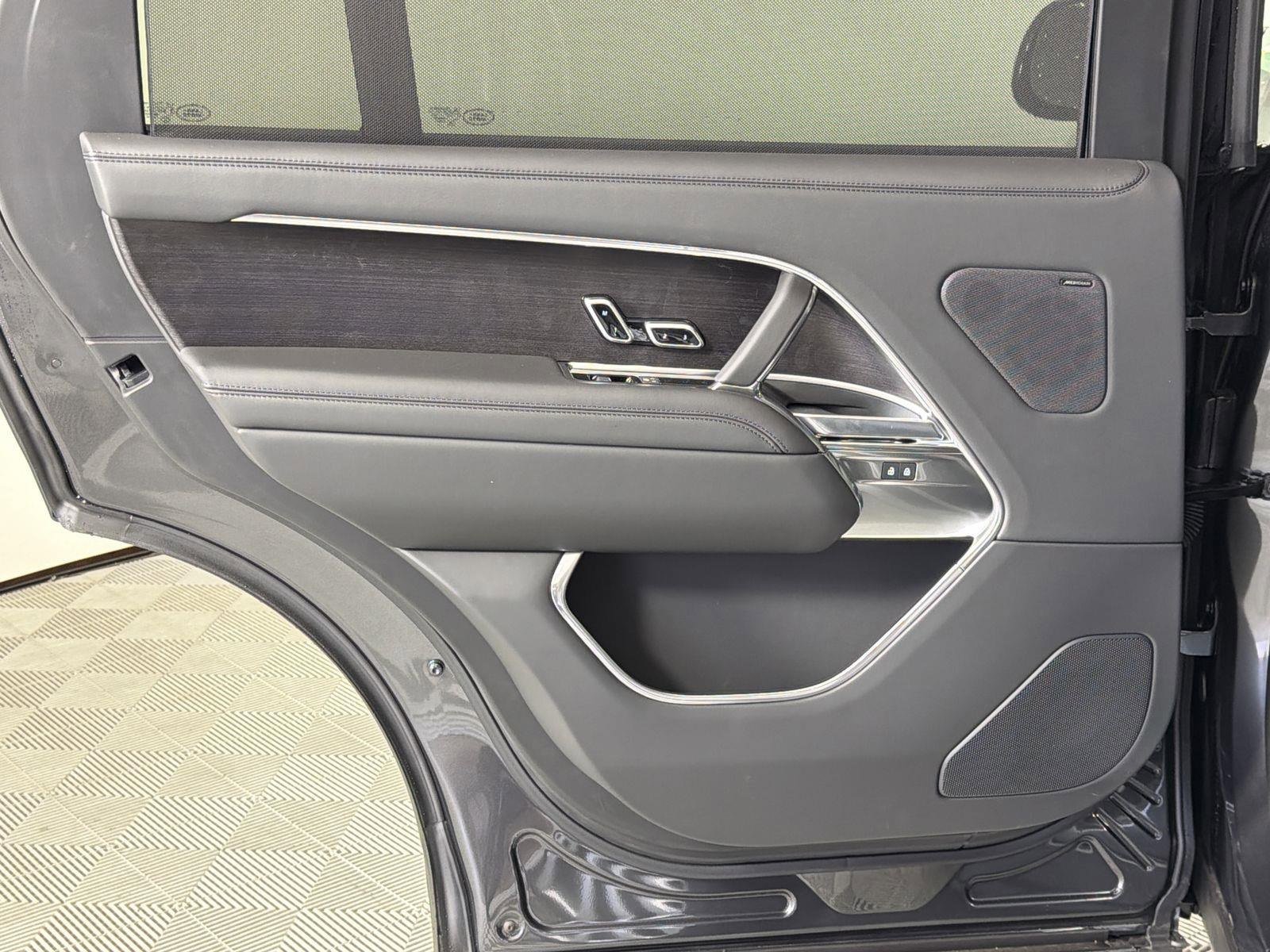 New 2025 Land Rover Range Rover Long Wheelbase SE image 26