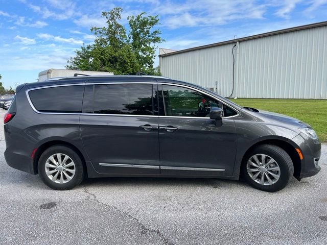 Used 2019 Chrysler Pacifica Touring-L FWD image 7