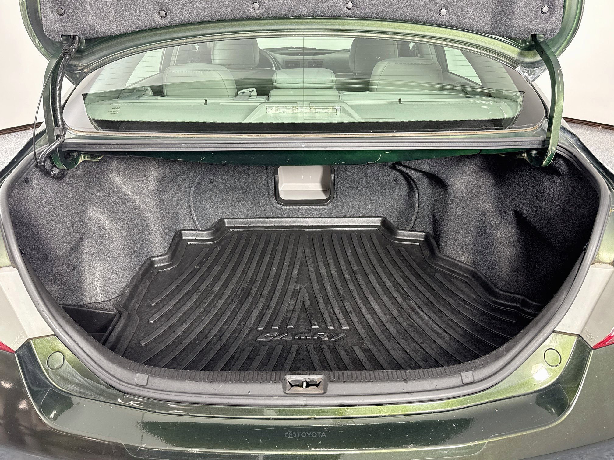 Used 2011 Toyota Camry XLE w/ XLE Extra-Value Pkg #2 FWD image 24
