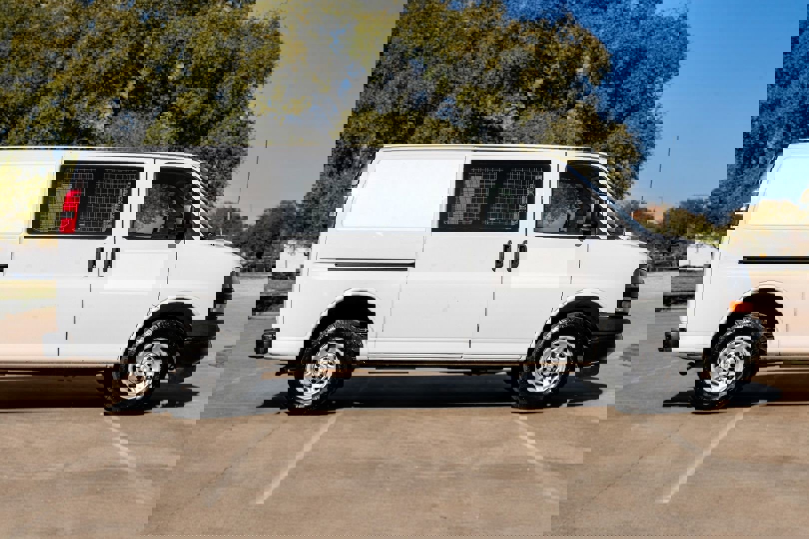 Used 2019 Chevrolet Express 2500 w/ Driver Convenience Package image 8