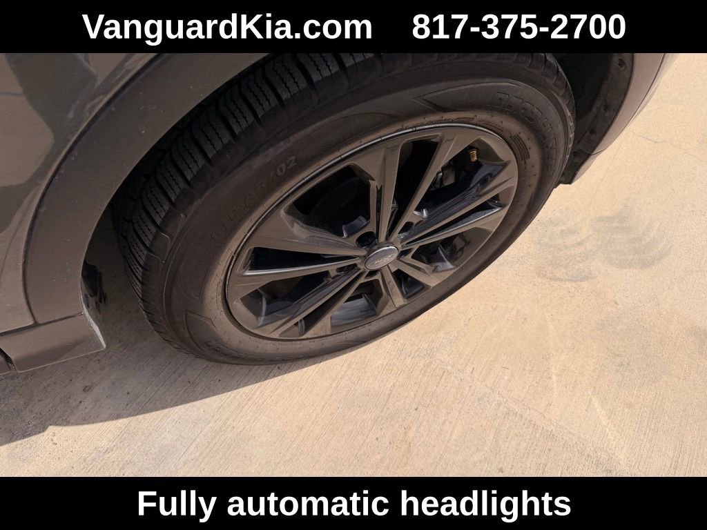 Used 2019 Ford Escape SE image 11