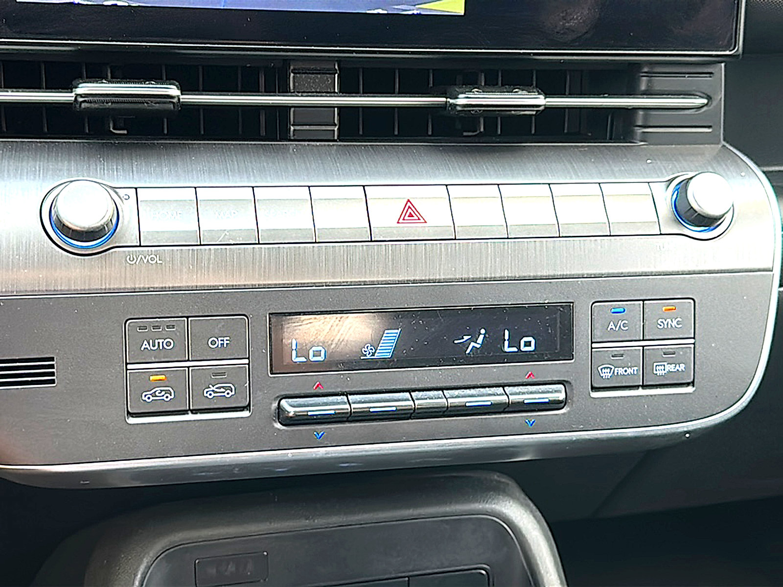 Used 2025 Hyundai Kona SEL AWD/4WD image 34