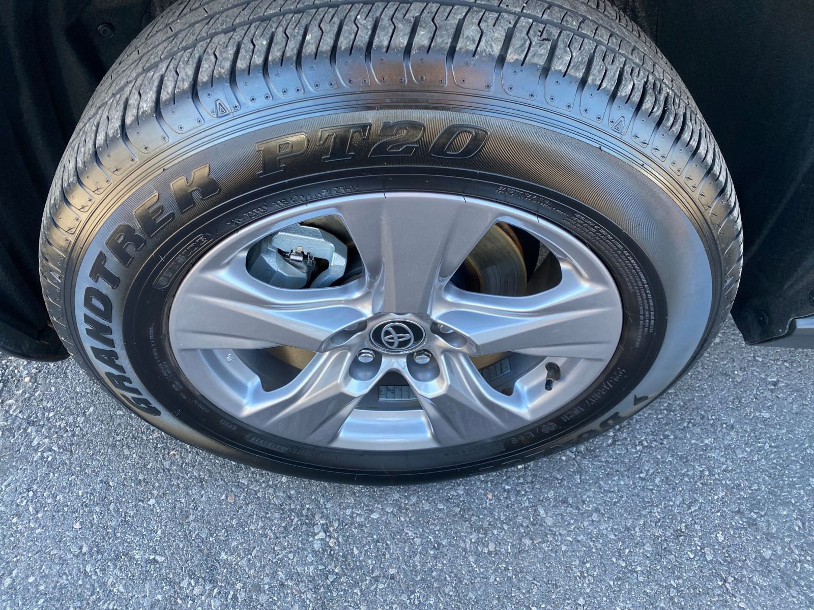 Used 2025 Toyota RAV4 XLE image 30