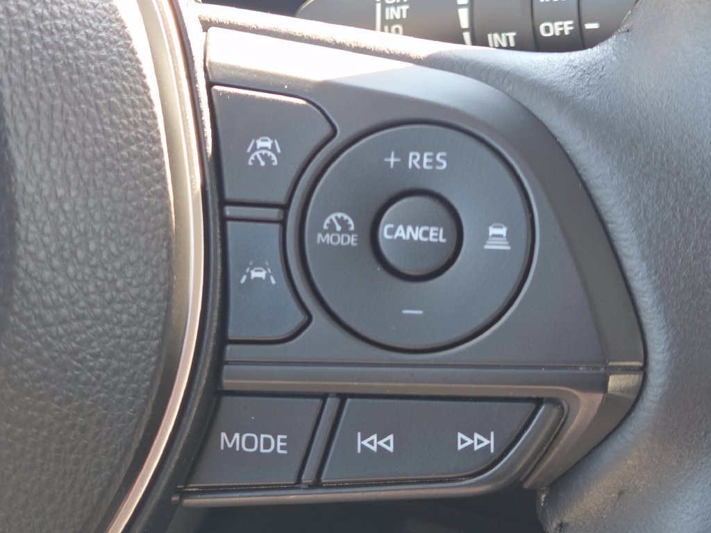 Used 2023 Toyota Corolla Cross XLE w/ Convenience Package FWD image 13