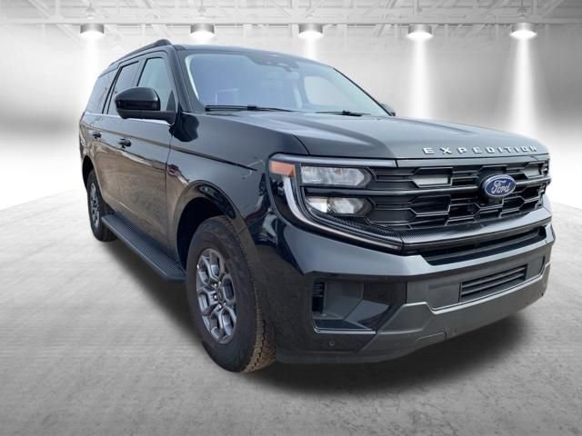 Used 2025 Ford Expedition Active AWD/4WD image 2