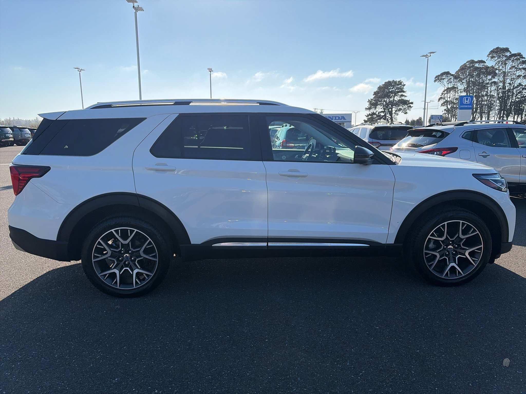 Used 2025 Ford Explorer Platinum w/ Ultimate Package AWD/4WD image 6