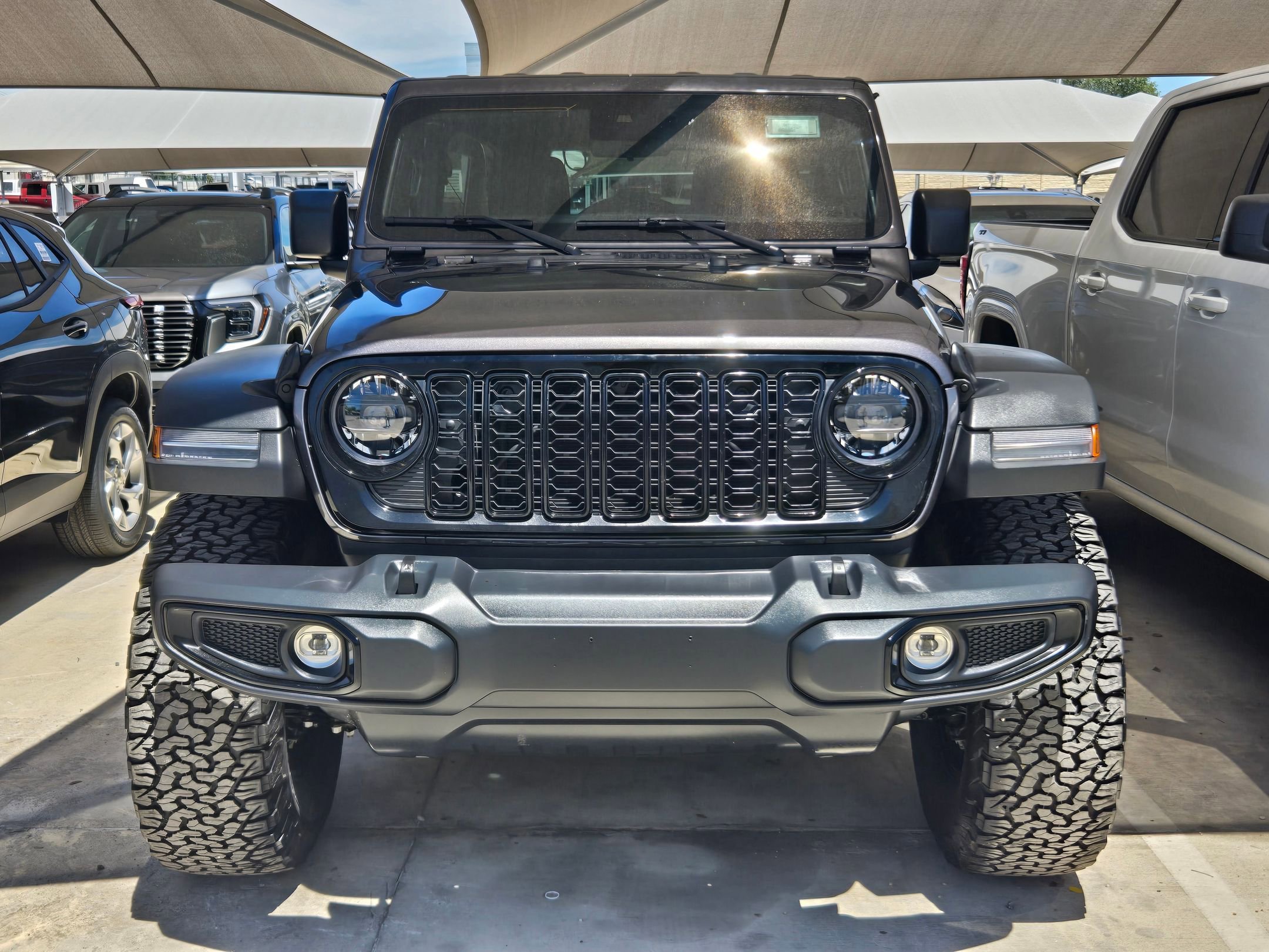 Used 2025 Jeep Wrangler Unlimited Sport AWD/4WD image 2