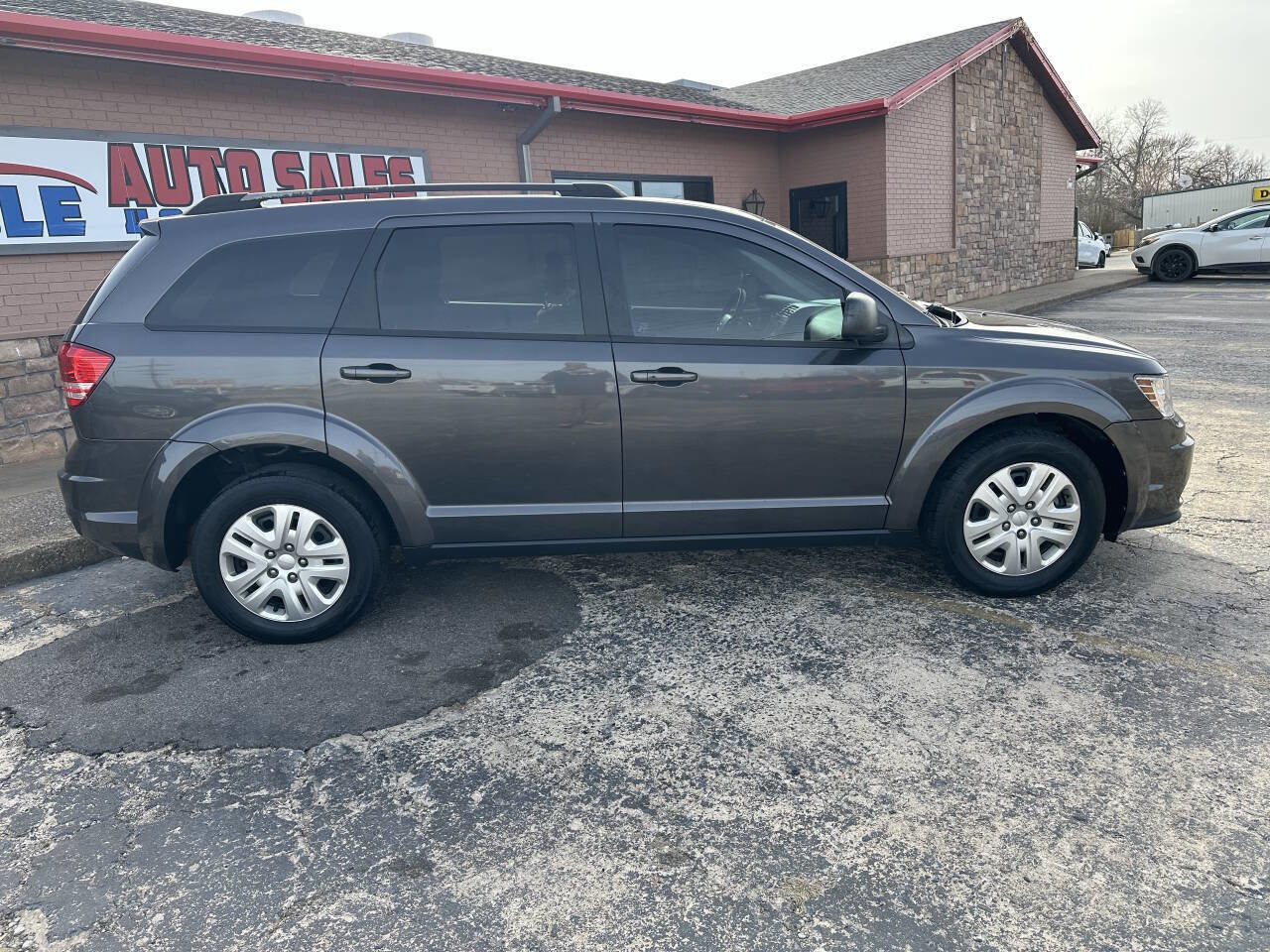 Used 2020 Dodge Journey SE FWD image 10