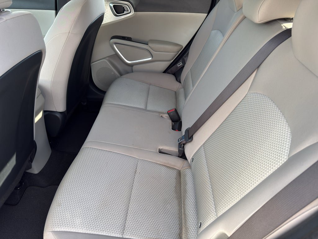 Used 2024 Kia Soul LX w/ Option Group 015 FWD image 19