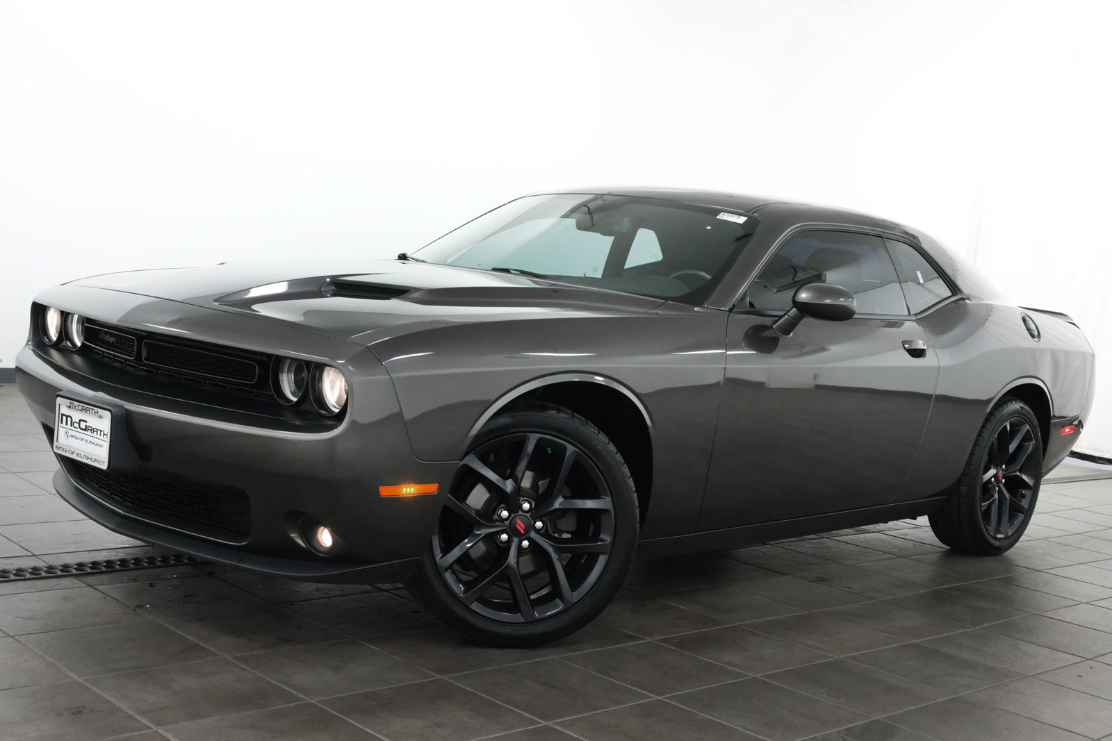 Used 2021 Dodge Challenger SXT RWD image 1