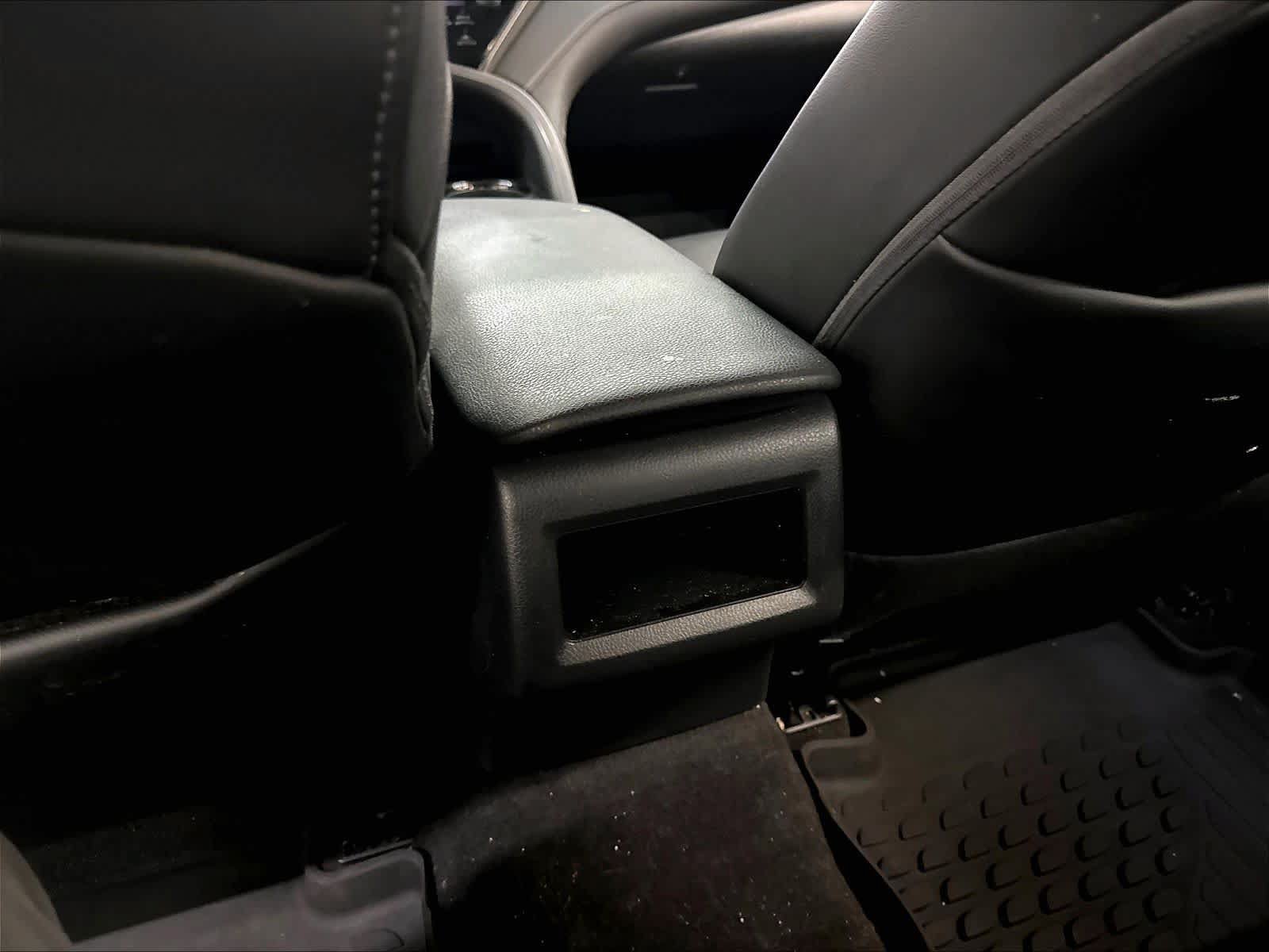 Used 2020 Toyota Camry SE FWD image 36