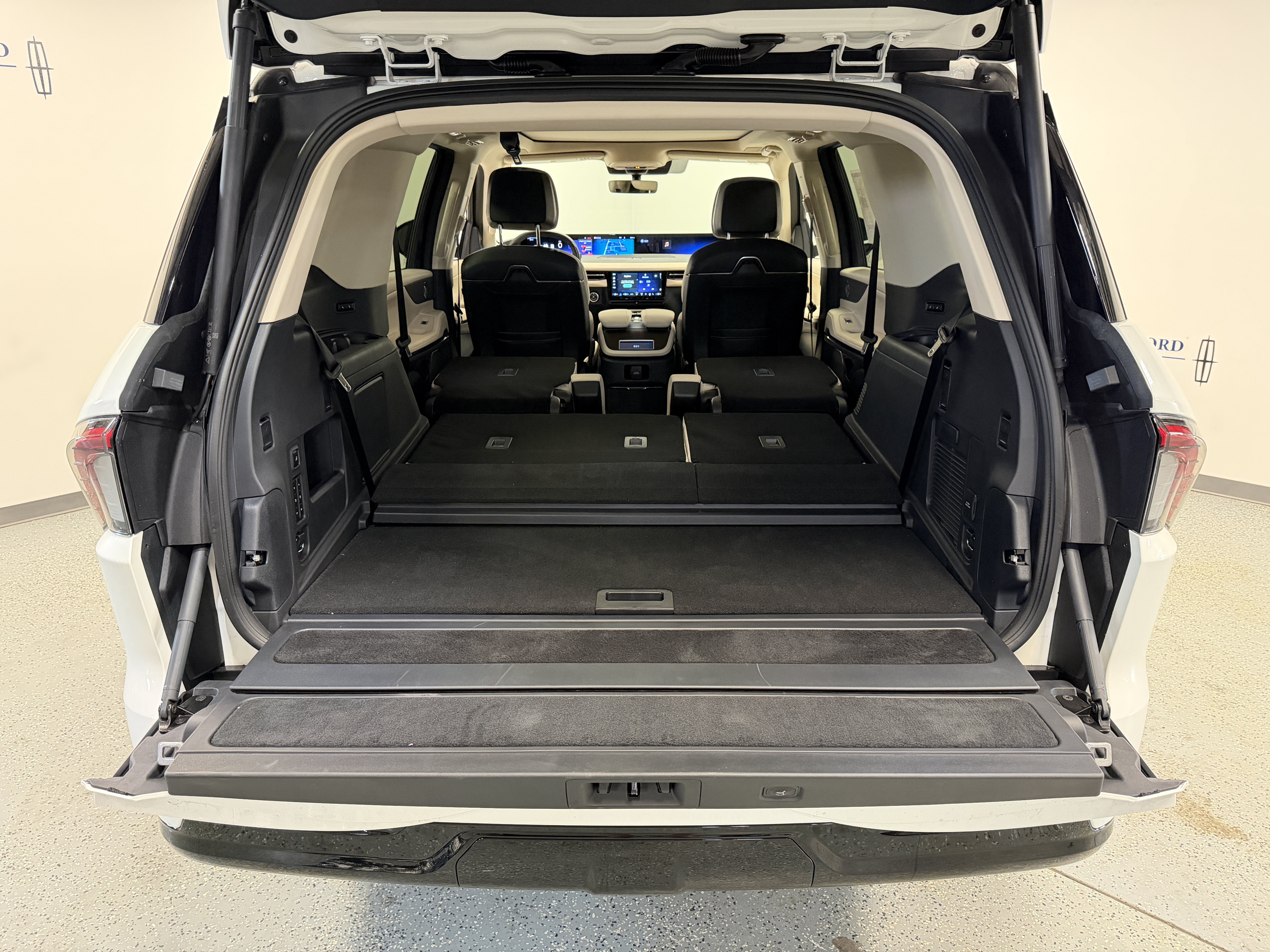 New 2027 Lincoln Navigator Reserve w/ Jet Appearance Package AWD/4WD image 31