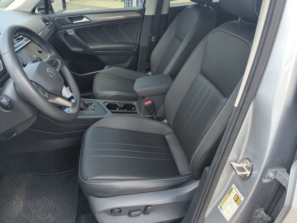 Certified 2023 Volkswagen Tiguan SE w/ Panoramic Sunroof Package FWD image 12