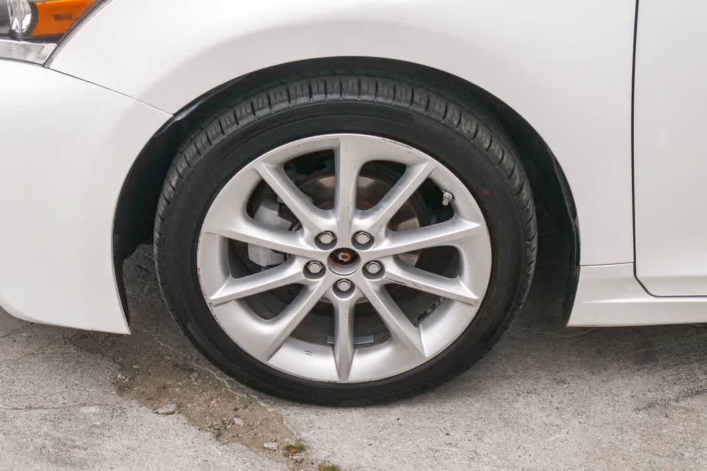 Used 2013 Lexus CT 200h w/ Premium Pkg w/Navigation FWD image 5