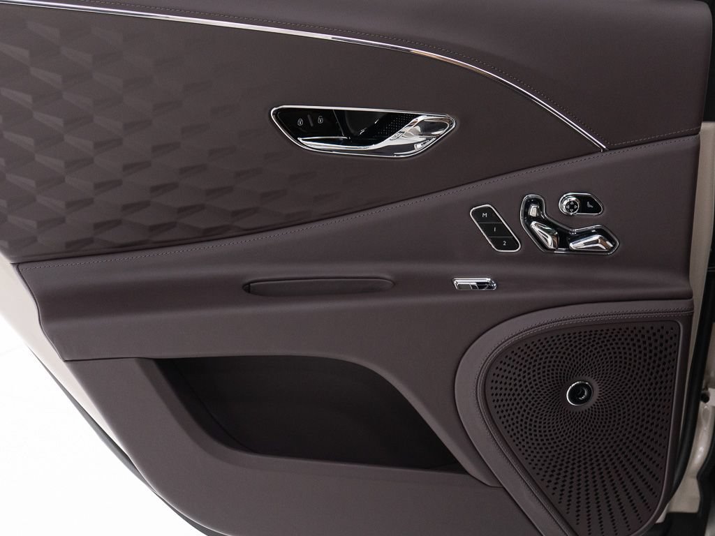 Used 2025 Bentley Flying Spur Plug-In Hybrid AWD/4WD image 22