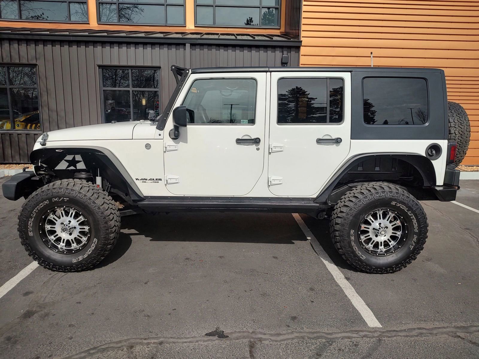 Used 2009 Jeep Wrangler Unlimited Rubicon image 2