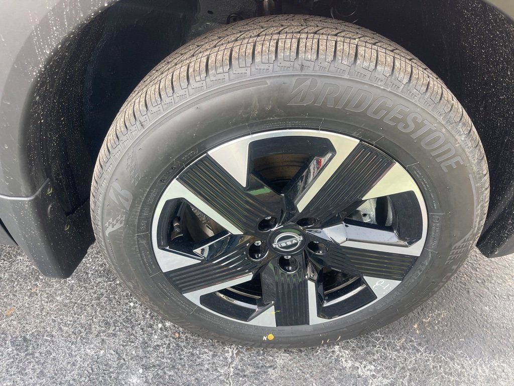 Certified 2025 Nissan Kicks SV w/ SV Premium Package AWD/4WD image 28