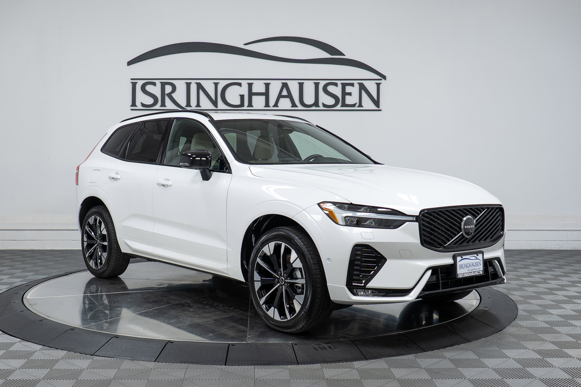Used 2026 Volvo XC60 B5 Plus w/ Climate Package AWD/4WD image 3