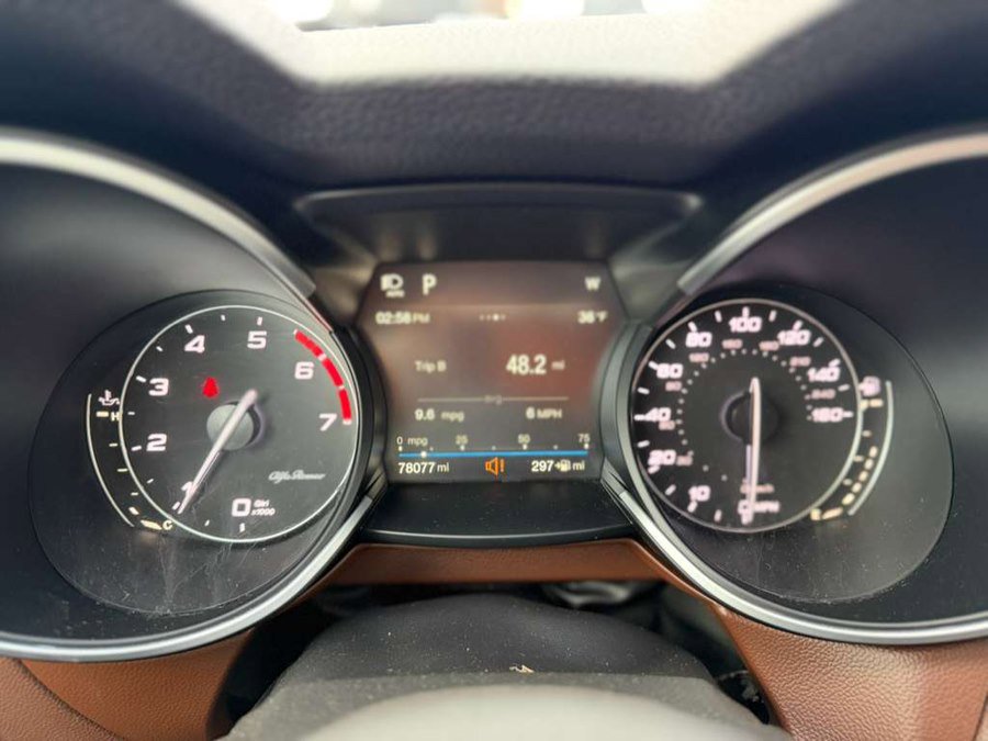 Used 2018 Alfa Romeo Stelvio Sport w/ Quick Order Package 22J Sport image 9