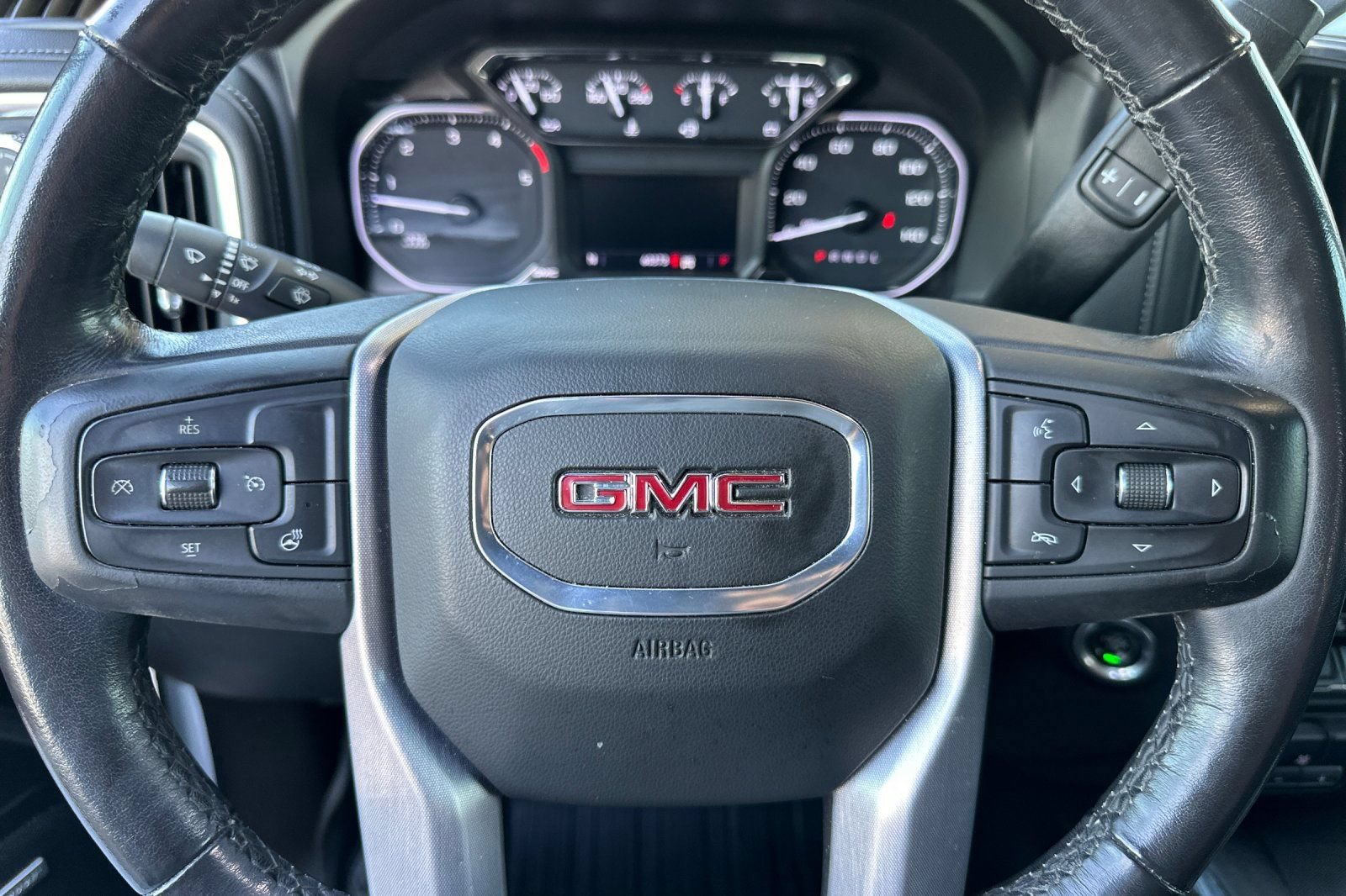 Used 2021 GMC Sierra 2500 SLT w/ SLT Preferred Package AWD/4WD image 23
