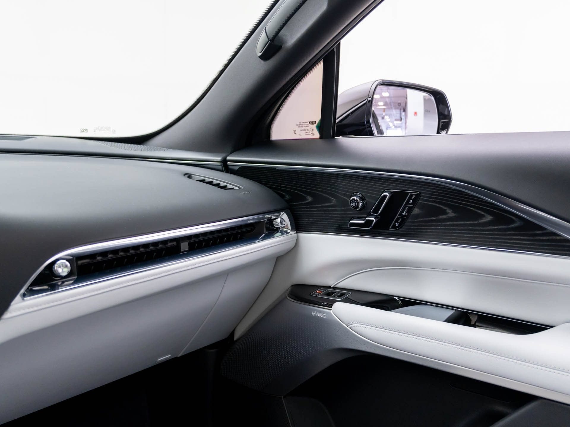 Certified 2024 Cadillac Lyriq Luxury RWD image 34