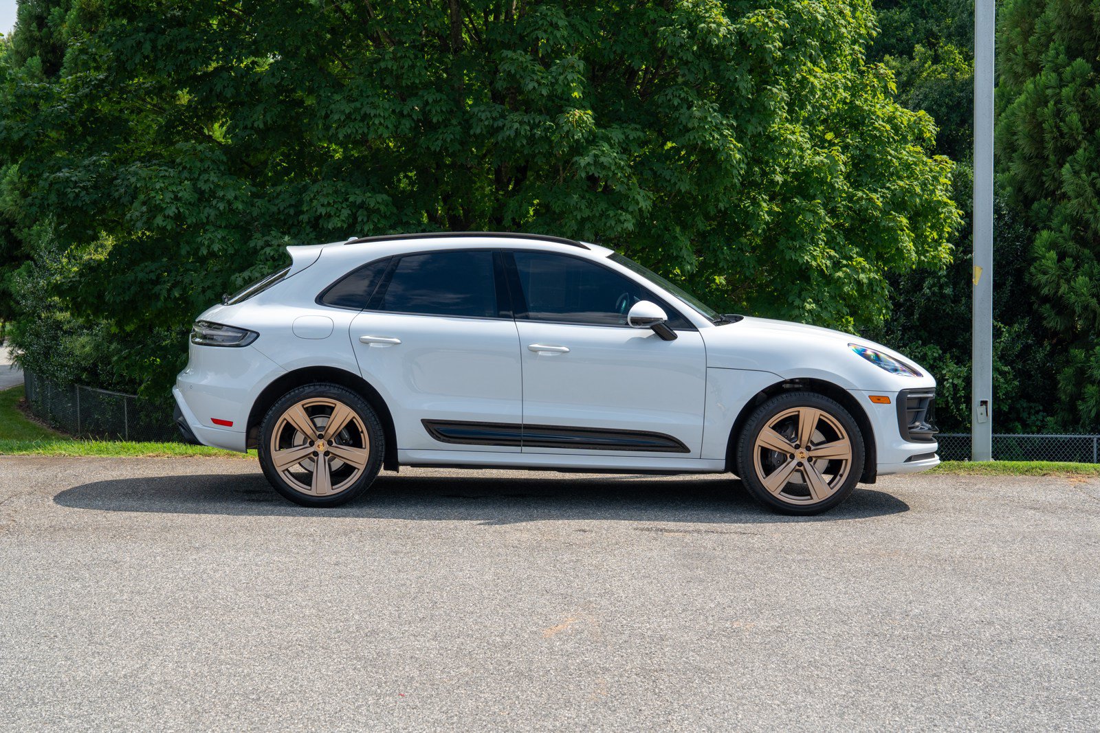 Certified 2024 Porsche Macan AWD/4WD image 8