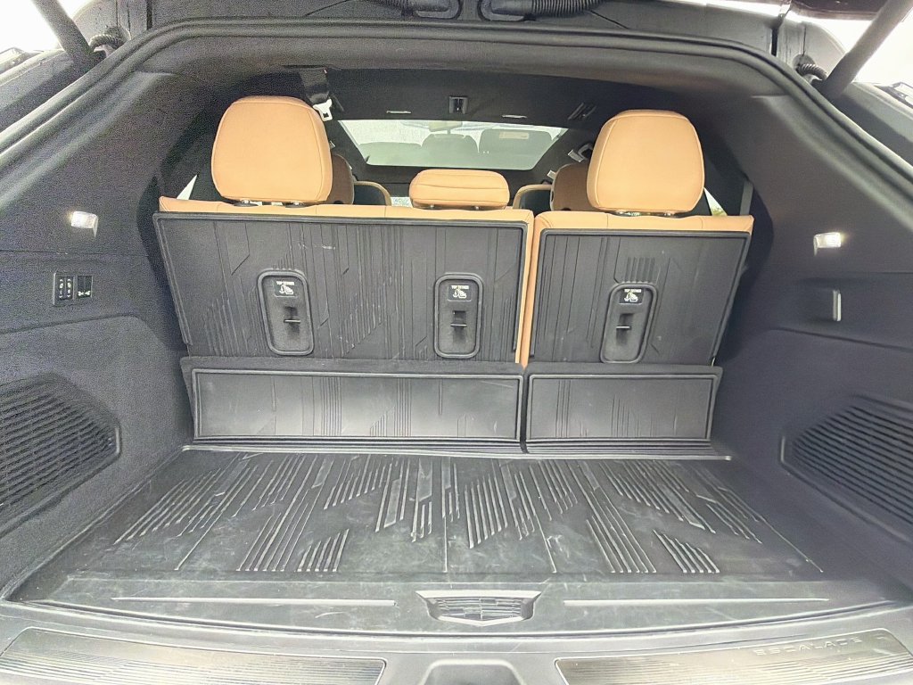 Used 2026 Cadillac Escalade IQ Sport 2 w/ LPO, Floor Liner Package AWD/4WD image 28