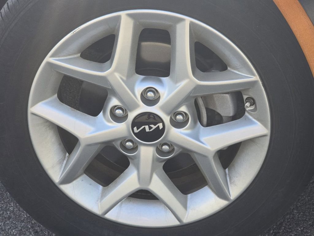 Used 2023 Kia Soul LX w/ LX Technology Package image 7