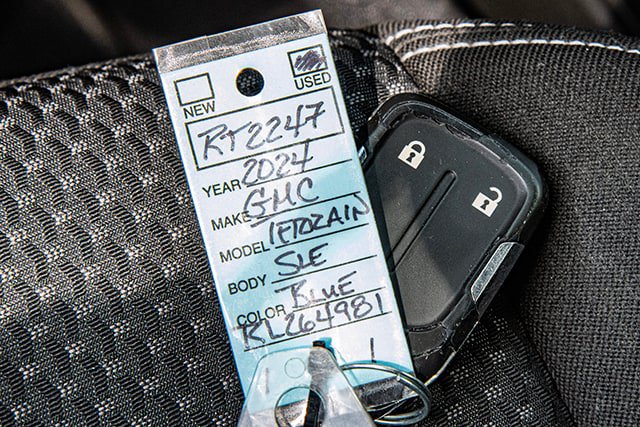 Used 2024 GMC Terrain SLE AWD/4WD image 22