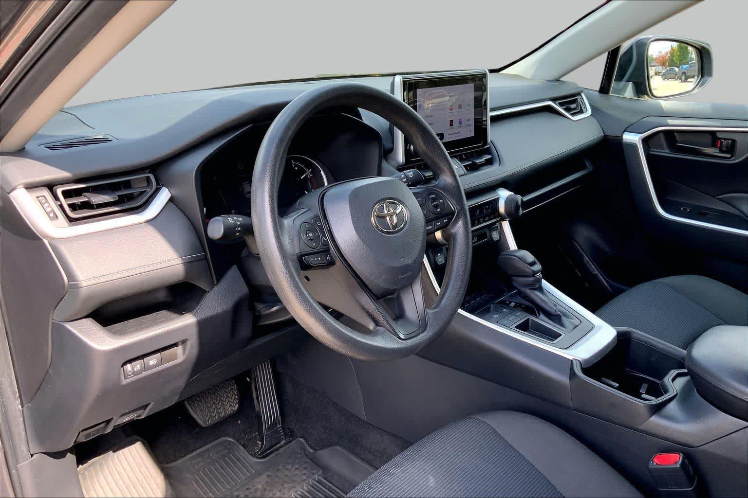 Used 2024 Toyota RAV4 LE FWD image 17