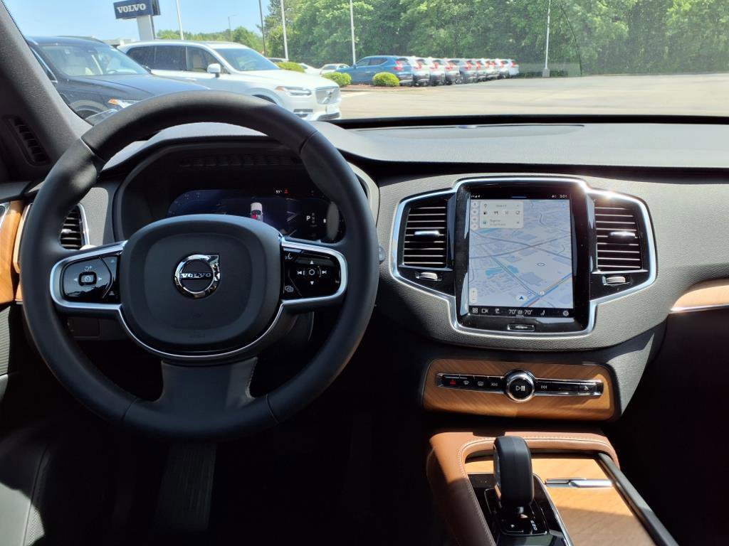 Used 2025 Volvo XC90 B5 Plus image 13