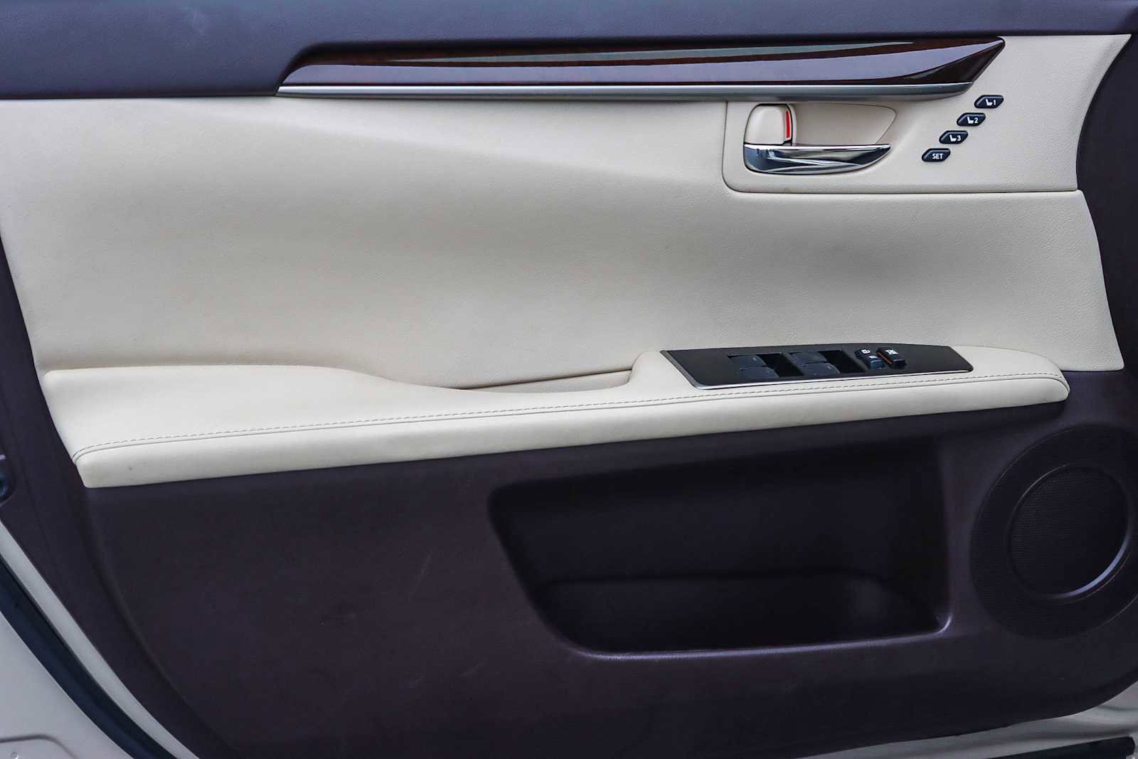 Used 2016 Lexus ES 300h image 20