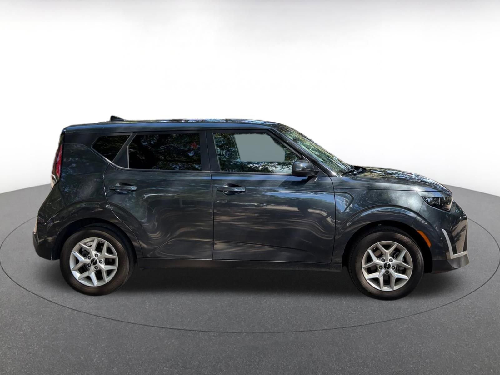 Used 2025 Kia Soul LX w/ LX Technology Package FWD image 8