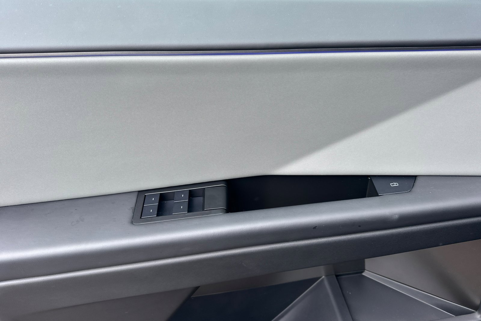 Used 2026 Tesla Cybertruck 2WD Crew Cab image 11