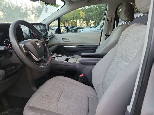 Used 2021 Toyota Sienna LE FWD image 12