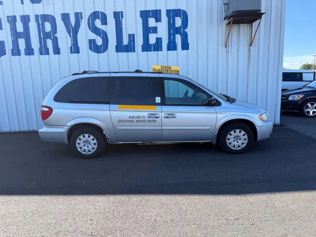 Used 2005 Chrysler Town & Country LX w/ Popular Equipment Group II FWD image 9