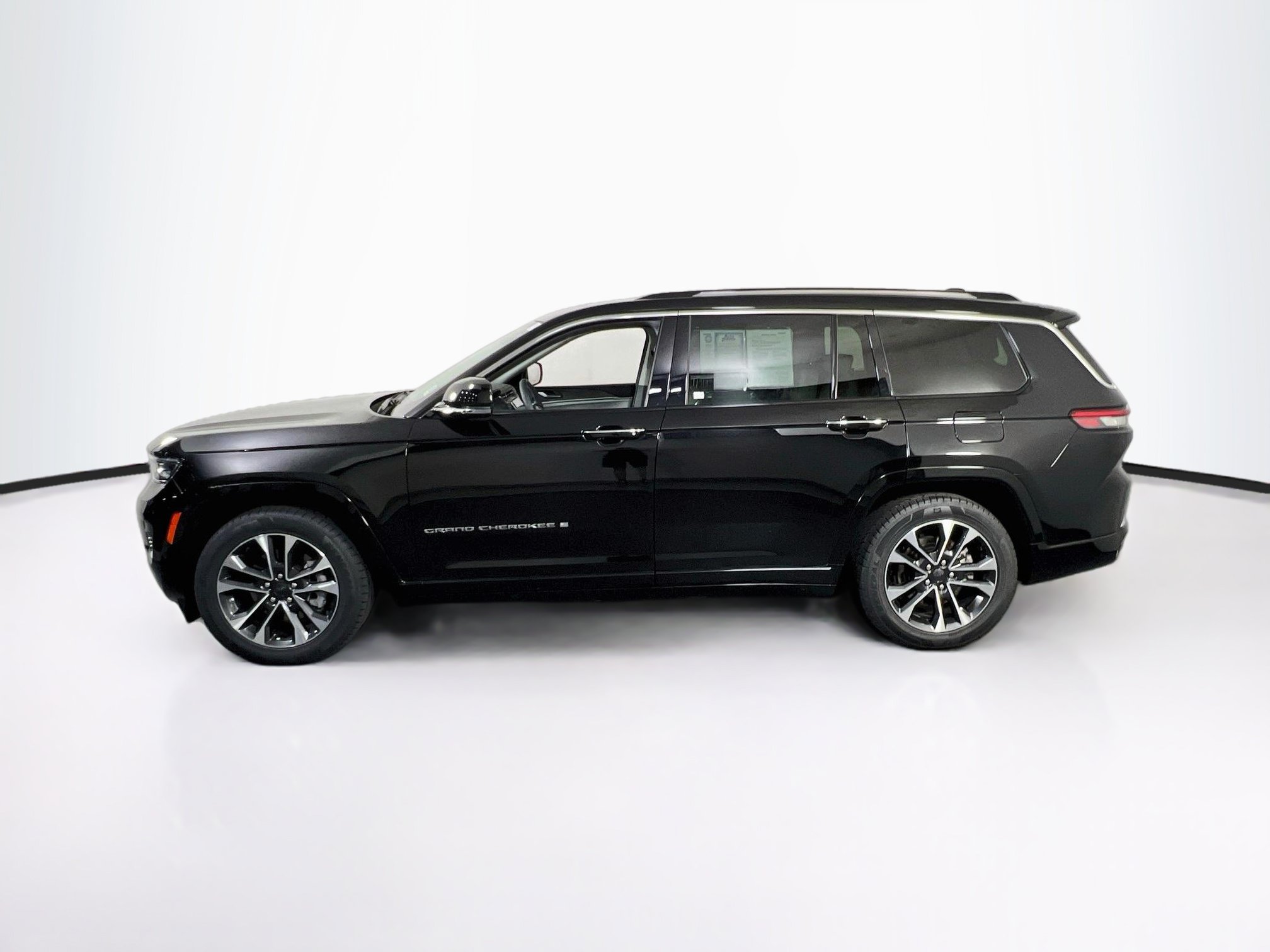 Used 2023 Jeep Grand Cherokee L Overland w/ Luxury Tech Group IV AWD/4WD image 8